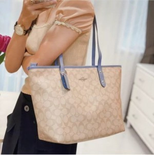coaach Hutton tote bag withbox