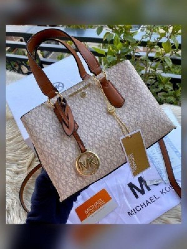 MichaelKors speedy bag premium quality with box