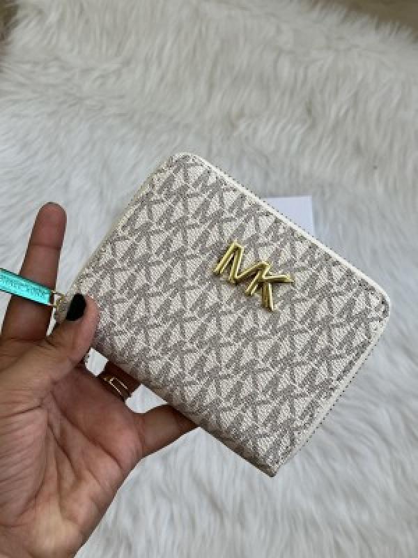 Michaell Kors Mini Wallet With Box