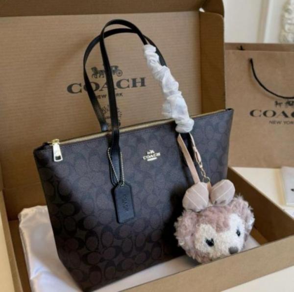 Coaach tote bag with bear charm & ogbox