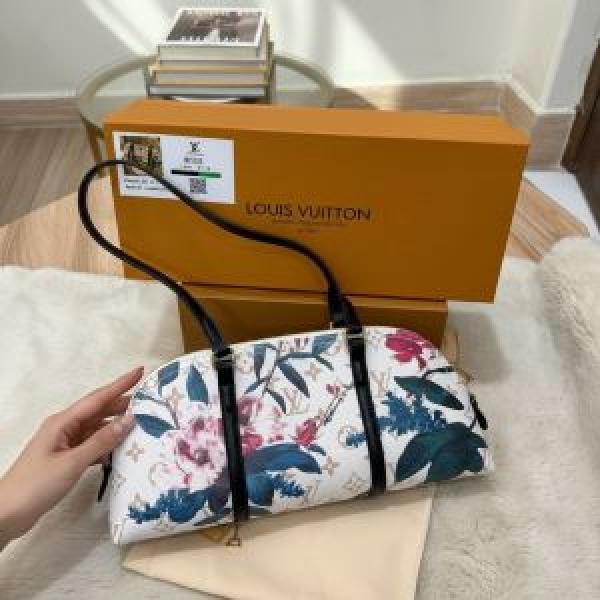 Louiis Vuitton shoulder bag with box