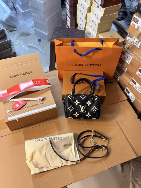 Louiis vuitton speedy bag with doublebox carrybag