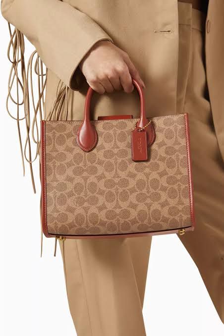 Coach field tote 22 bag with og folding box