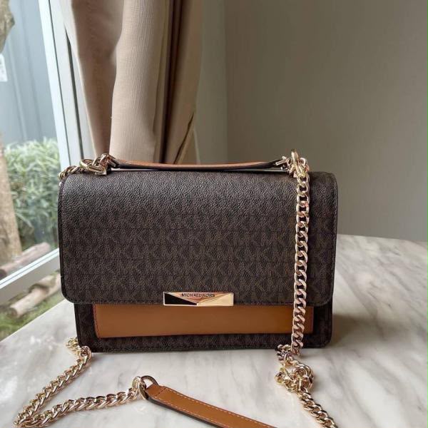 Miichael Kors small crossbody premium quality with box