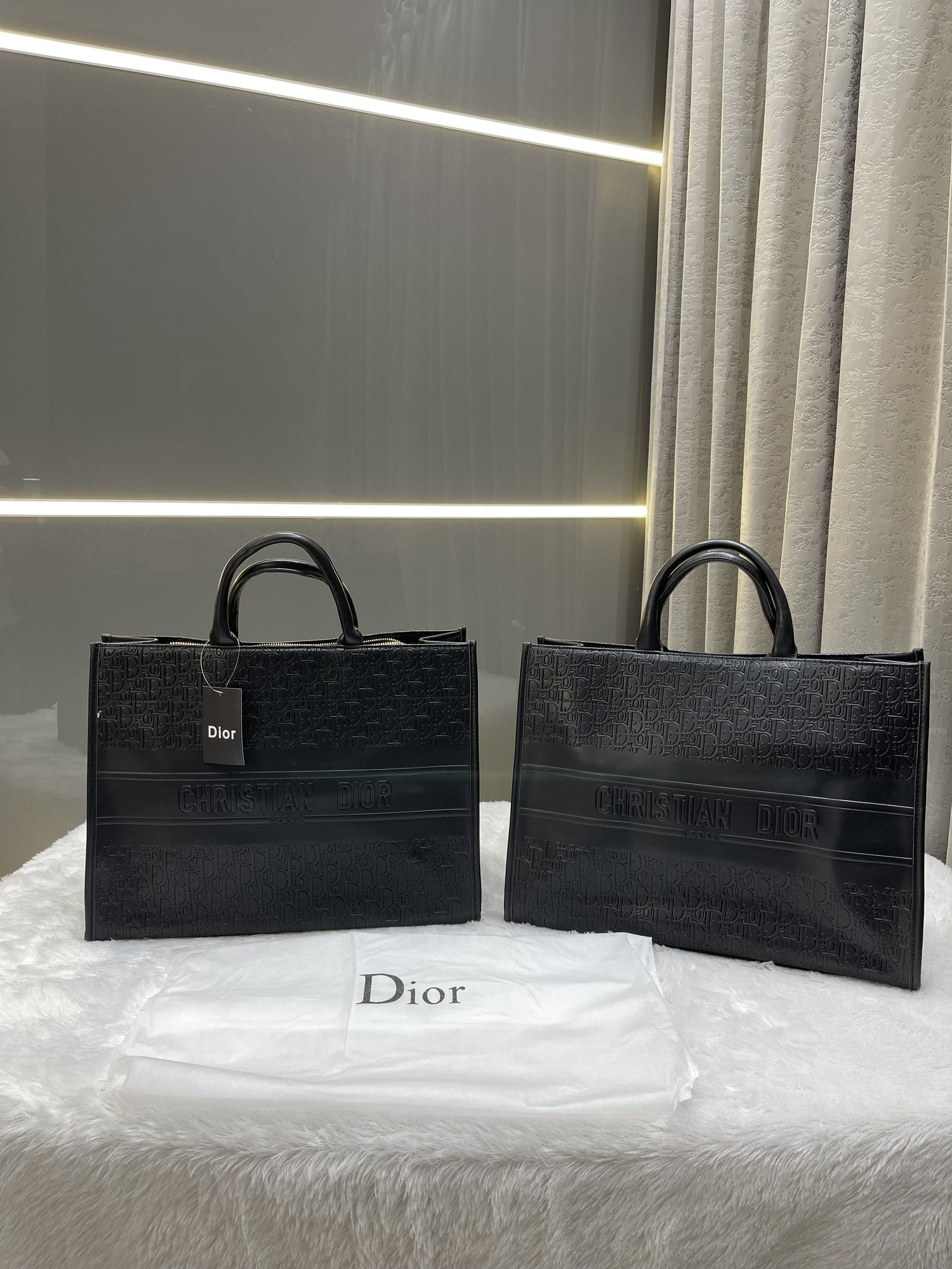 Dior tote bag premium quality with zipper(dust cover)