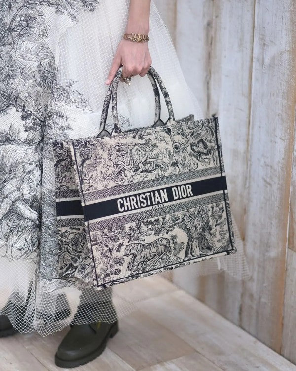 Diorr tote tiger print premium quality with box