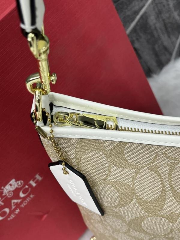 Coach shoulder hobo bag with og box