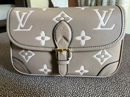 Louiis Vuiitton Diane Sling Bag With Orignal Box