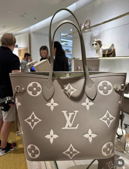 LOUIIS VUTTION NEVERFULL chex PATTERN PREMIUM QUALITY WITH OG BOX