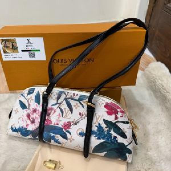 Louiis Vuitton shoulder bag with box
