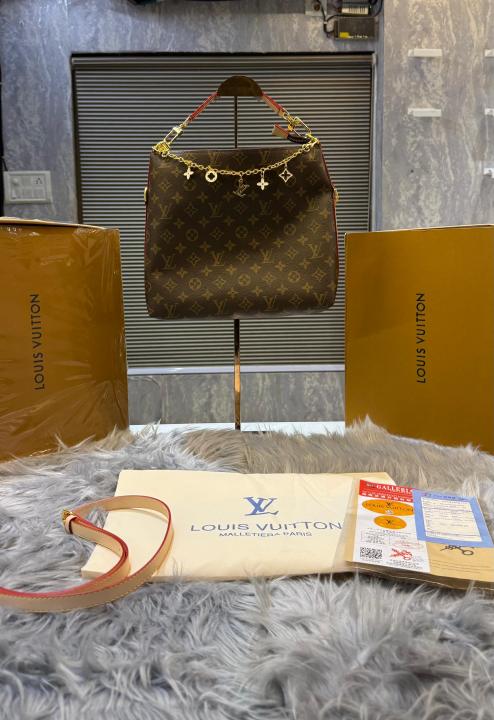 Louiis Vuitton handbag with box