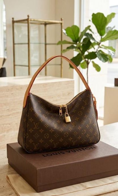 LOUIIS VUITTON SLOUCHY WITH MAGNET BOX