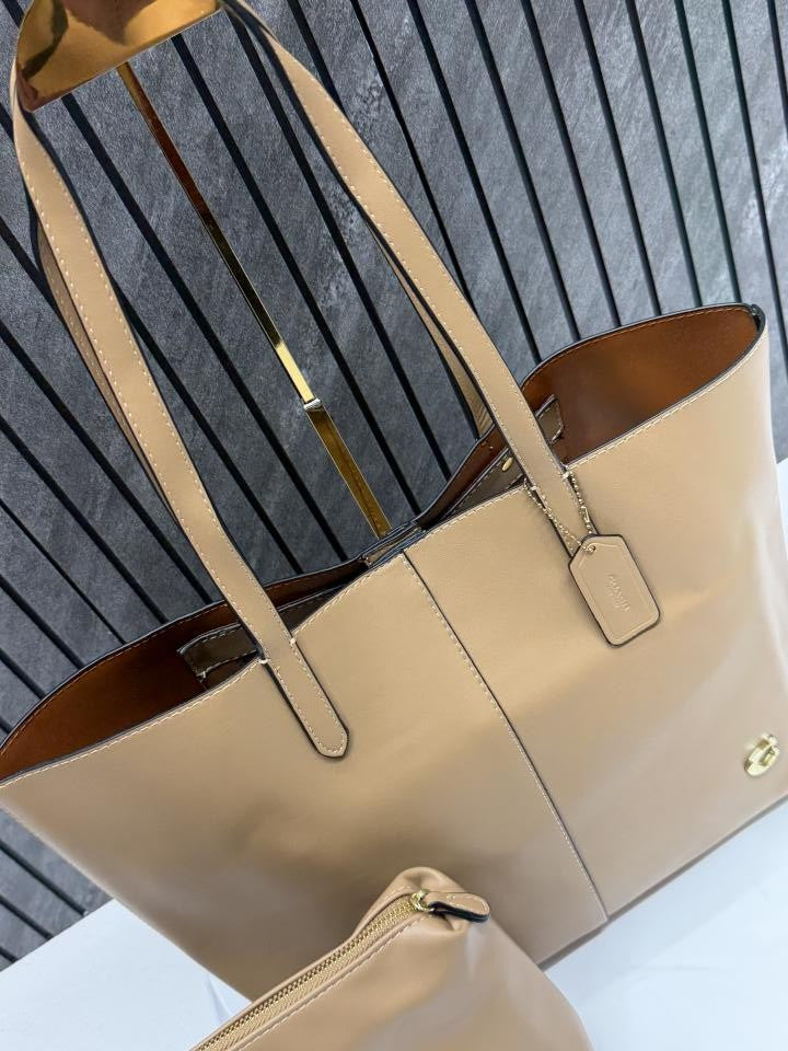 Coacch North Tote With Dust Cover &amp; Pouch