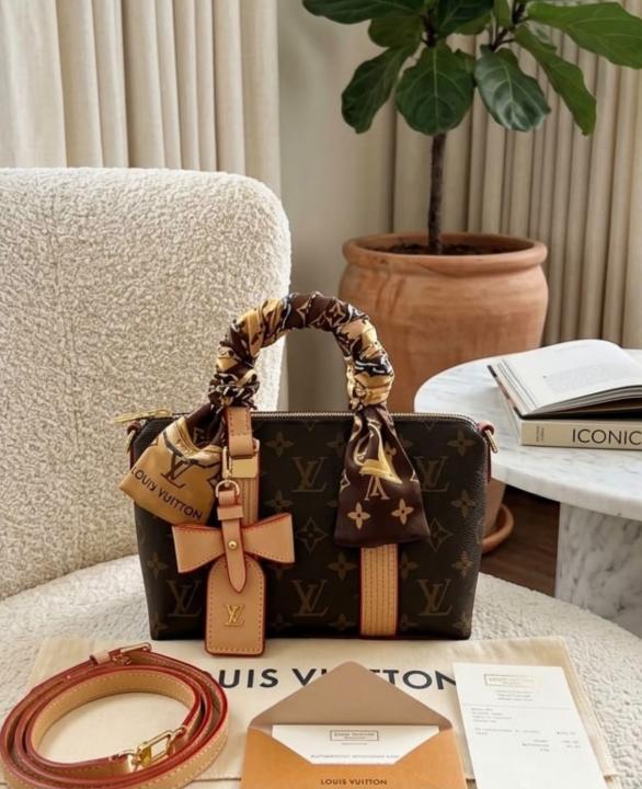 LOUIIS VUITTON SPEEDY BAG  WITH PREMIUM QUALITY SCARF BOX