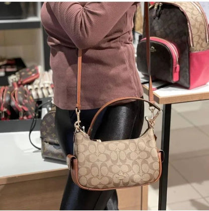 Coaach Peennie Shoulder Bag In Signature Canvas with box