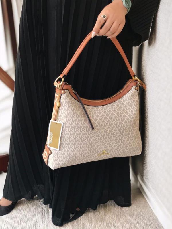 Michael Kors Hobo Shoulder Bag With Dust Bag Includes Logo