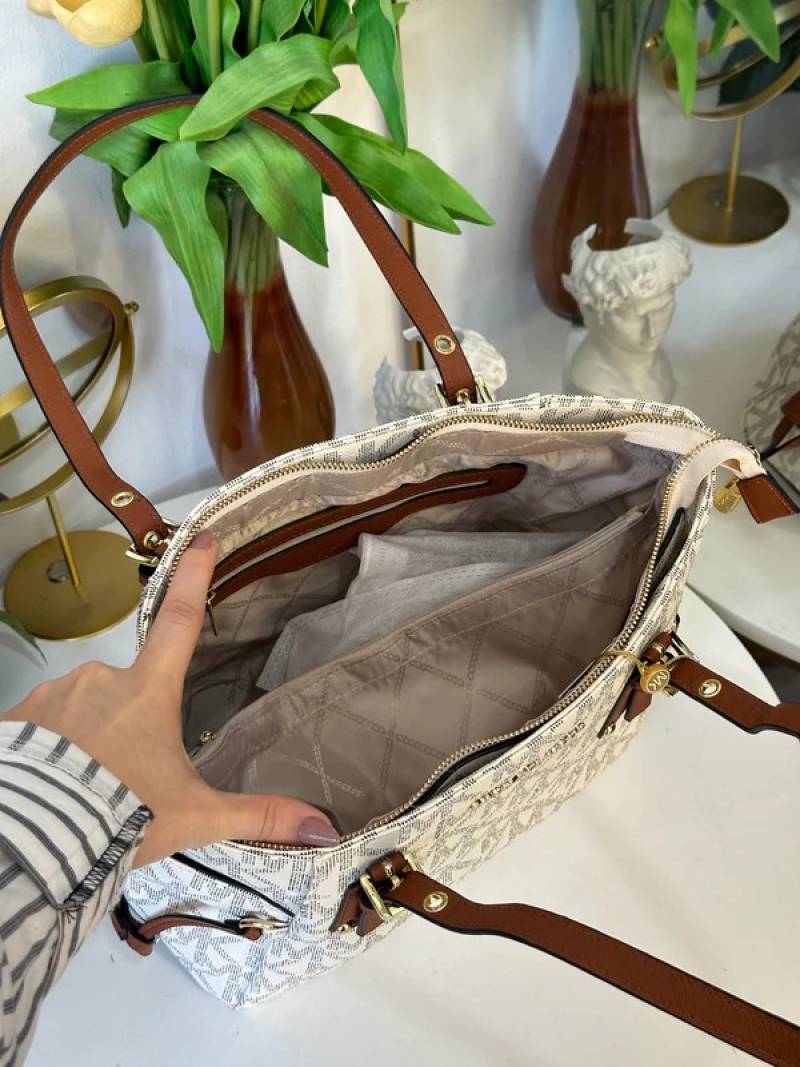 Michael Kors tote bag premium quality with dust cover