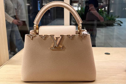 Louiis Vuitton Capucines handbag with Double Box premium quality