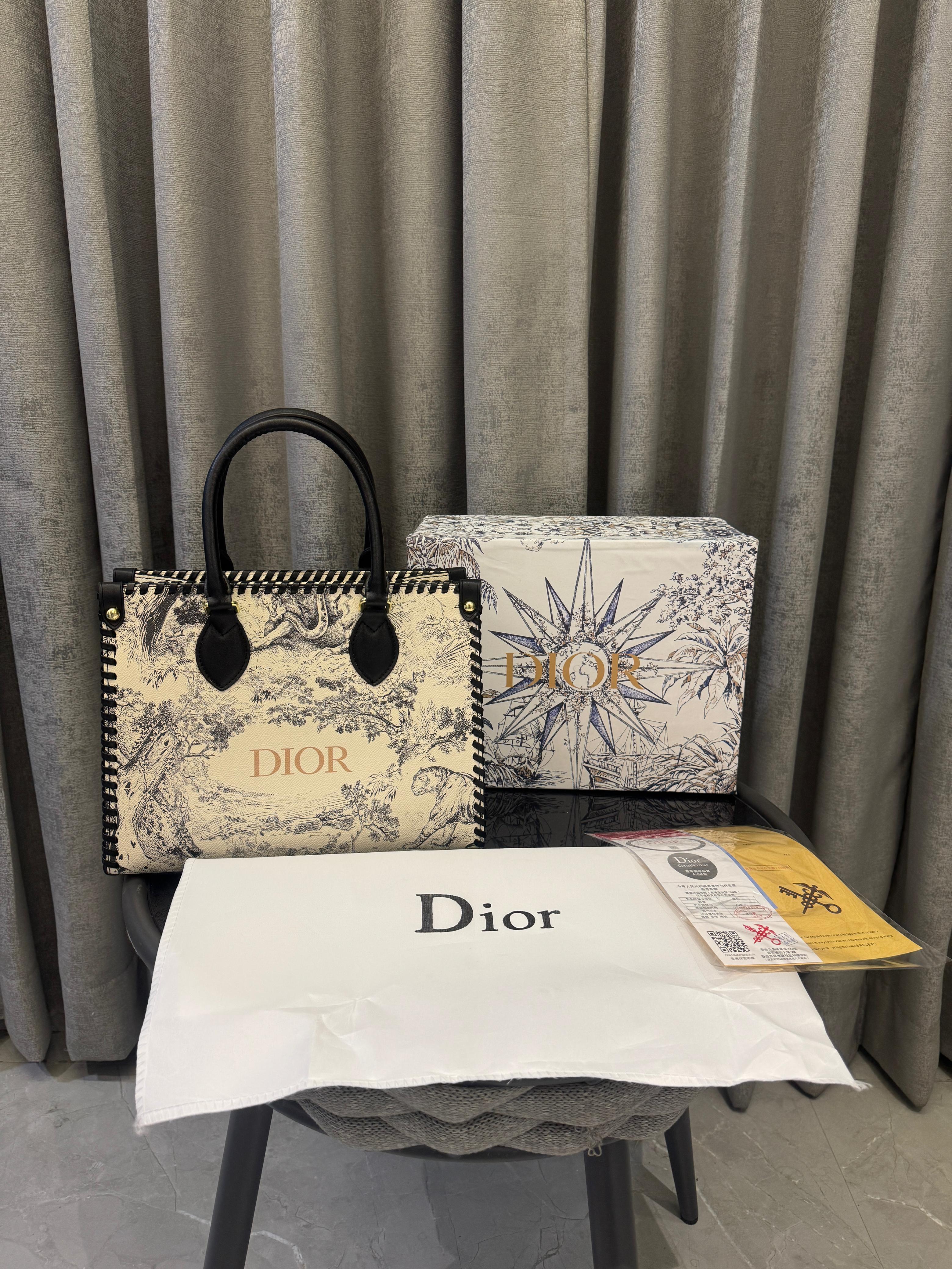 Dior Bucket with box premium quality