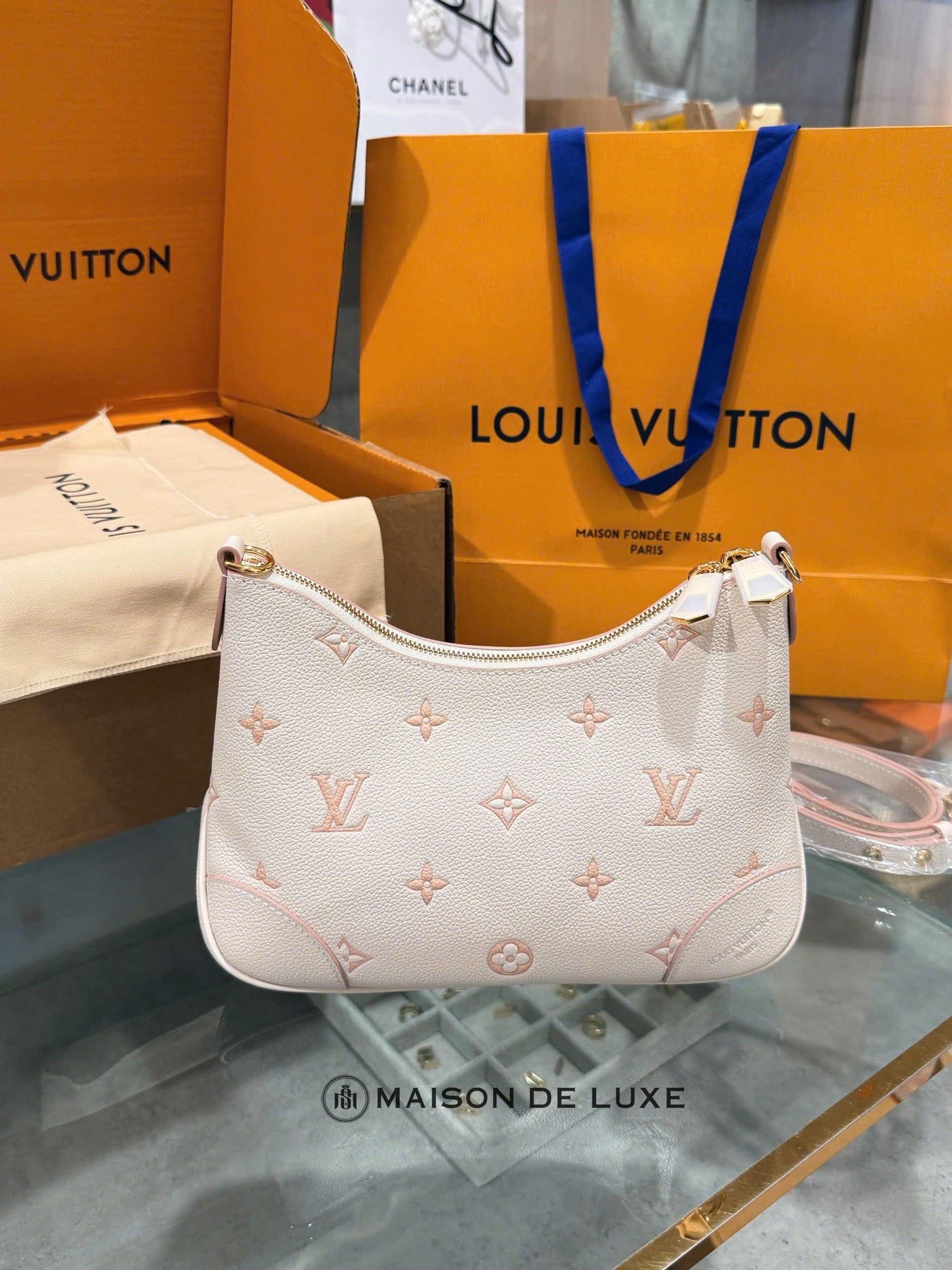 Louiis vuittion Vintage Calfskin Croissant Bag with Double Box premium quality