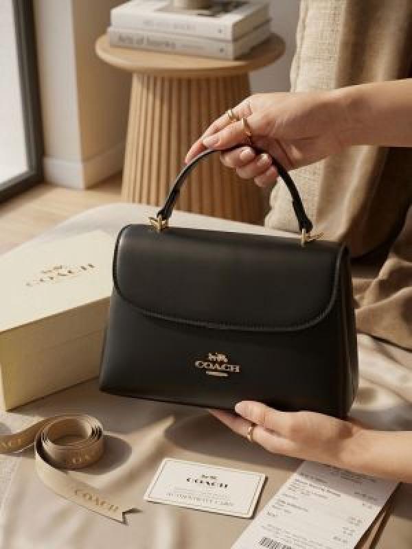 Coachh vintage manor handbag with box