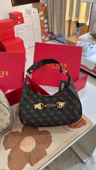 GUES Carrie shoulder bag with Box premium quality
