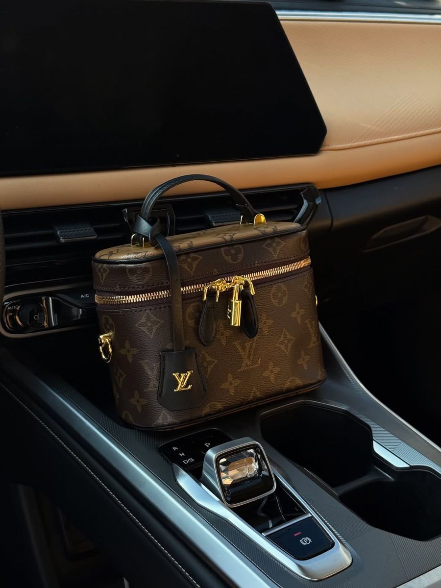 Louiis vuttion Vanity bag premium quality with Double Box