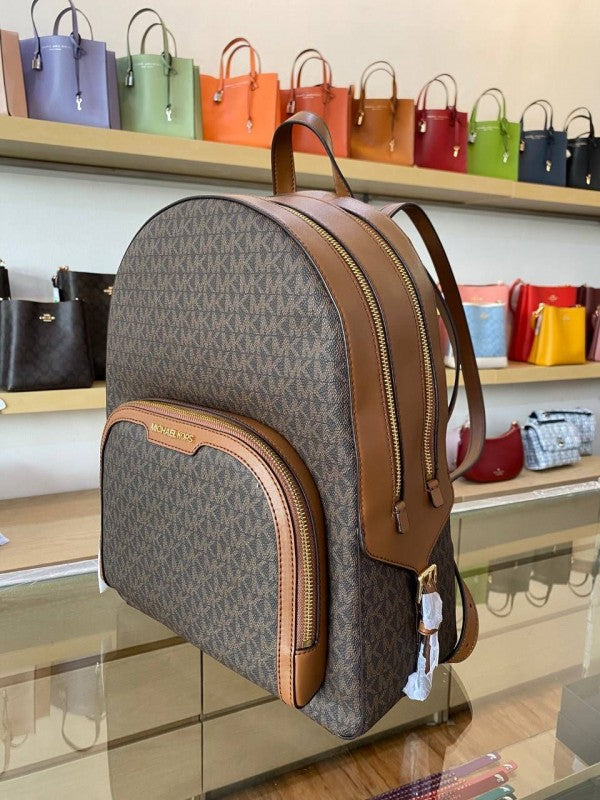Miichael Korrs backpack with dust cover