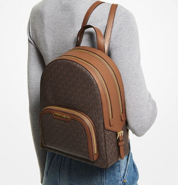 Miichael Korrs backpack with dust cover